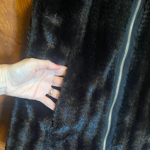 Marc New York Black Faux Fur Vest Size Medium - Picture 7 of 9
